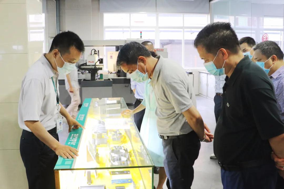 伍培进带队深入企业调研，，，坚定企业信心同营生长